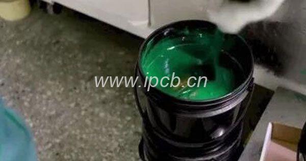 绿色pcb电路板