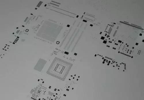 FABFM PCB上的一个插件电阻