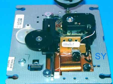 图3：在蓝光机器中，柔性电路应用与激光与主电路板之间的连接